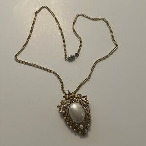 Vintage Gold Toned Filigree Pendant Necklace with Central Faux Gem